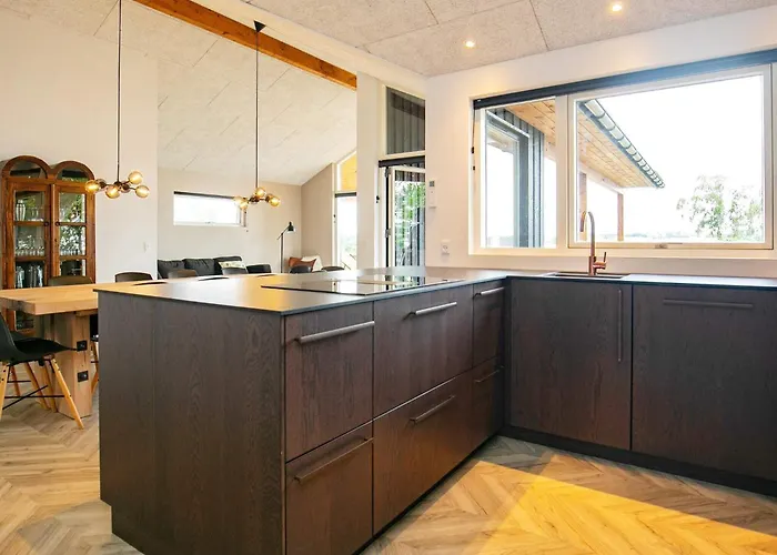 12 Person In * Millinge