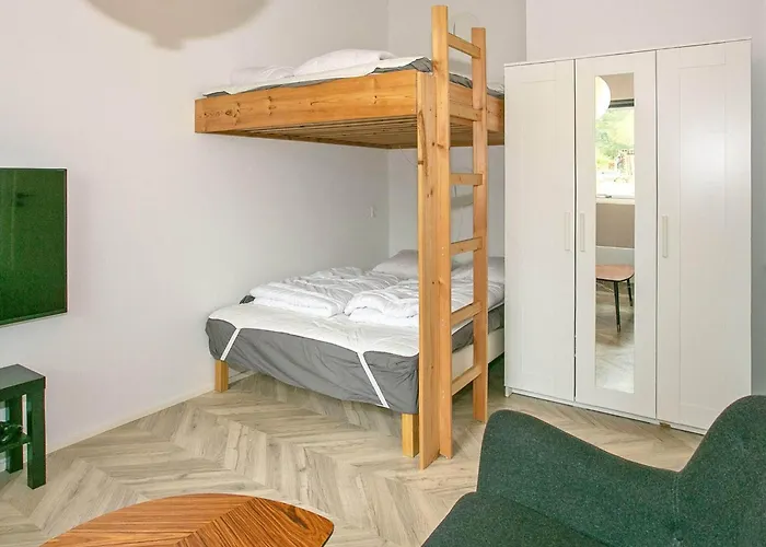 12 Person In * Millinge